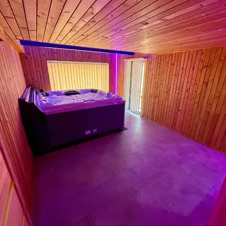 U Zlate Kacenky Feriehus Dobrany (Hradec Kralove)